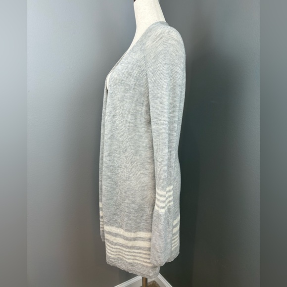 Vineyard Vines 100% Merino Wool Long Line Cardigan Size M Grey & Cream Soft - Picture 2 of 9